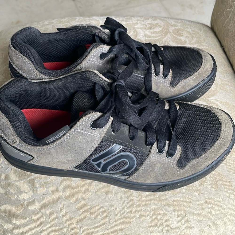 FIVE -TEN size 8 MEN